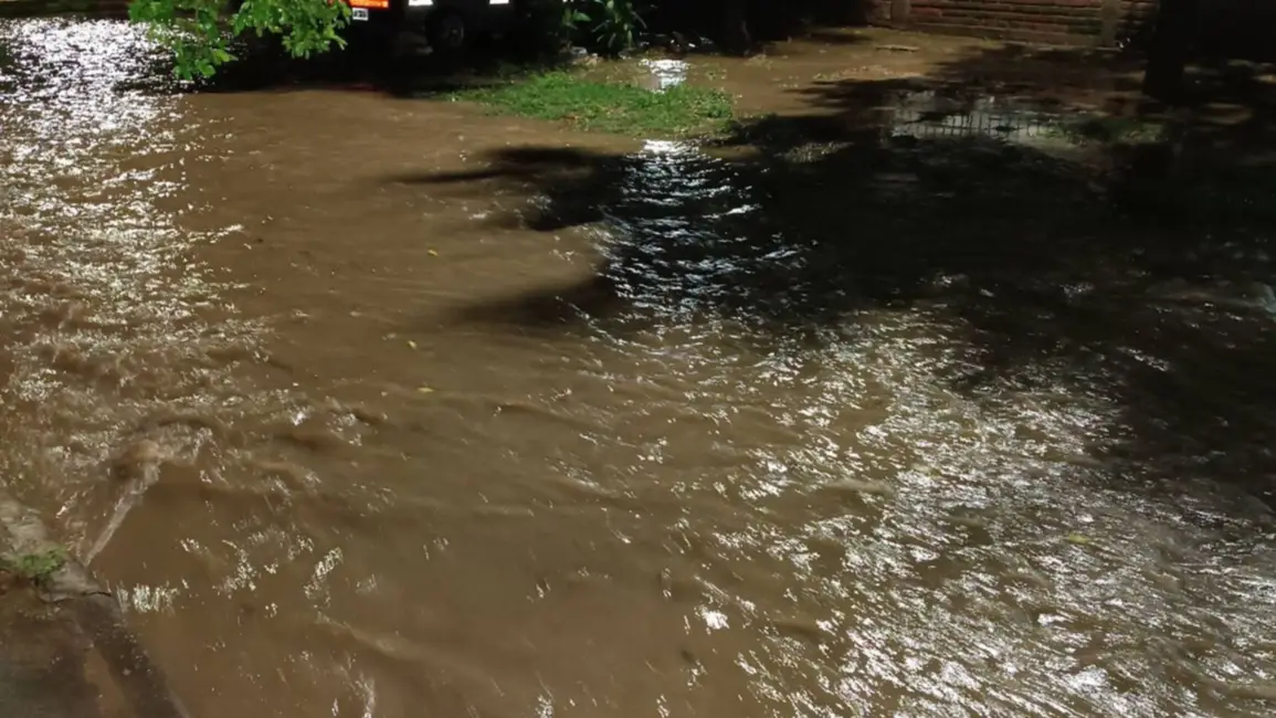 Güemes: La ciudad quedó inundada luego de una torrencial lluvia