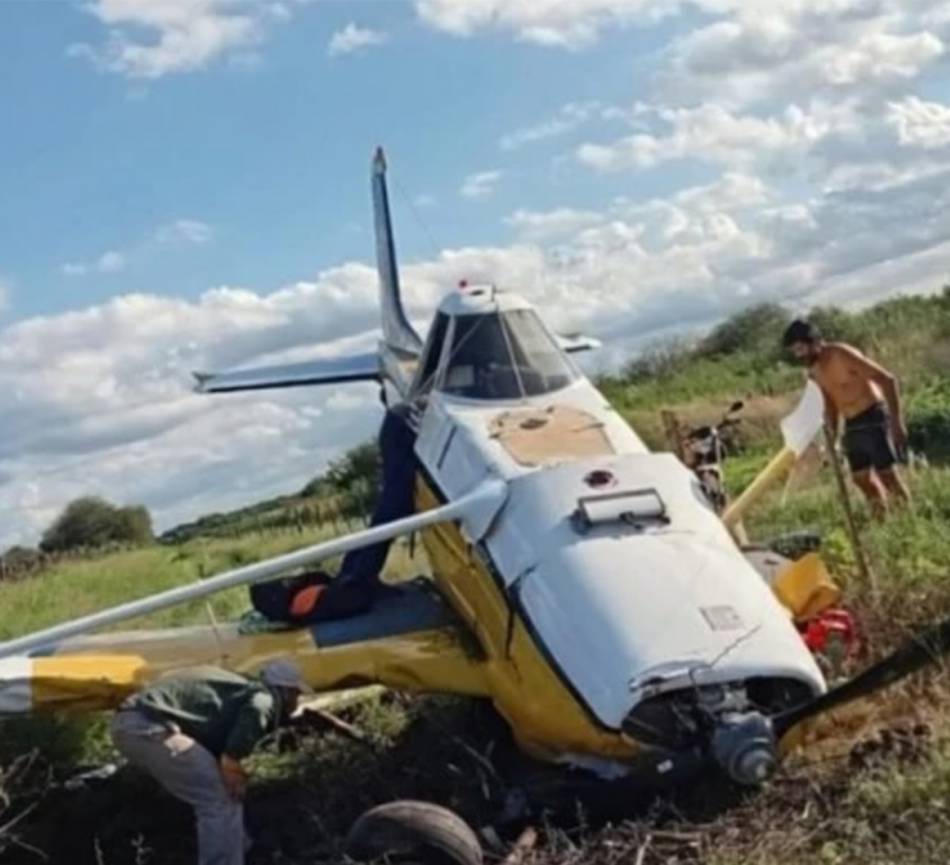 Muy extraño: dos avionetas caen volando de sur a norte