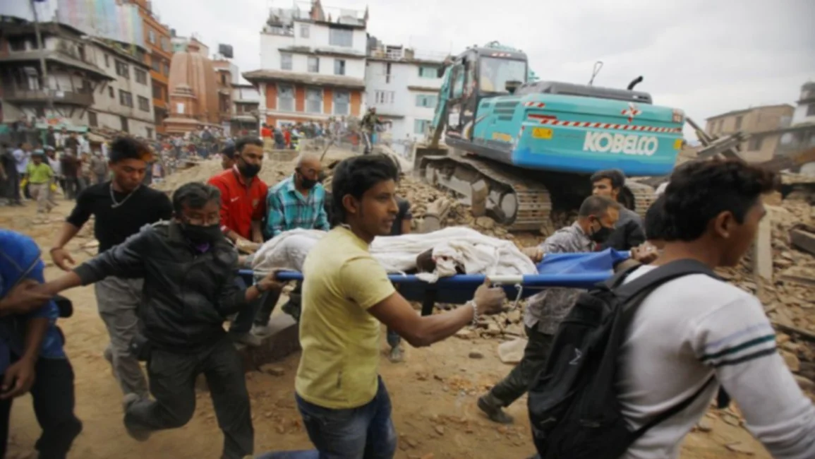 Un terremoto en Nepal causó más de 1.400 muertos y ya organizan la ayuda internacional