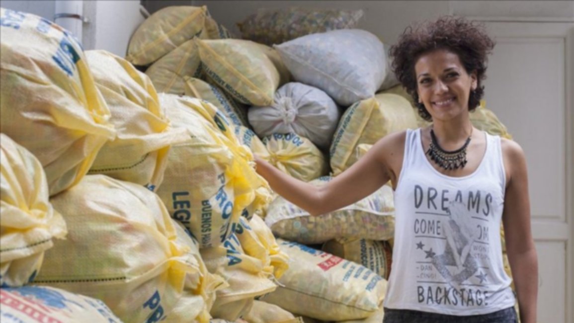 Juntan 330 bolsas de tapitas solidarias