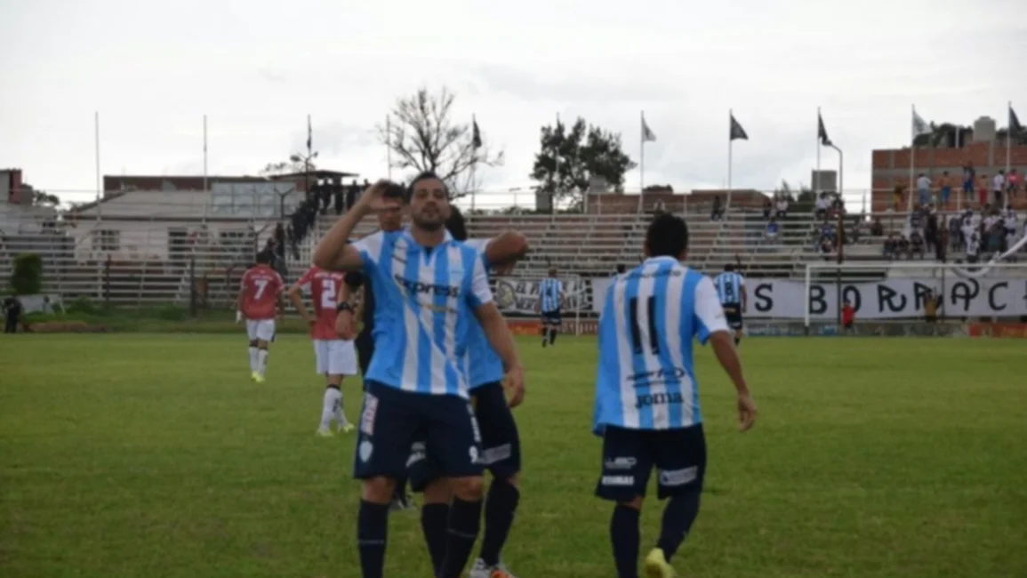 El albo tuvo 200 razones para festejar la victoria