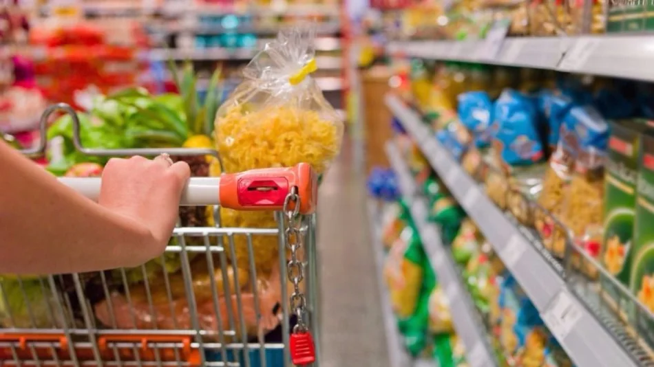 El FMI dice que los salarios de los argentinos volverán a perder contra la inflación este año