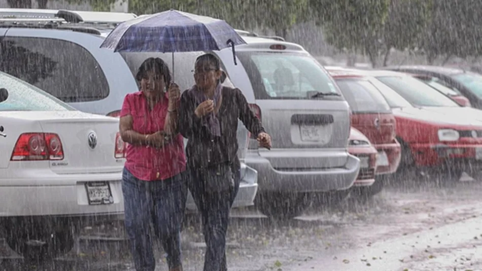 Diluvió a media mañana en Salta: nada hacía prever el aguacero