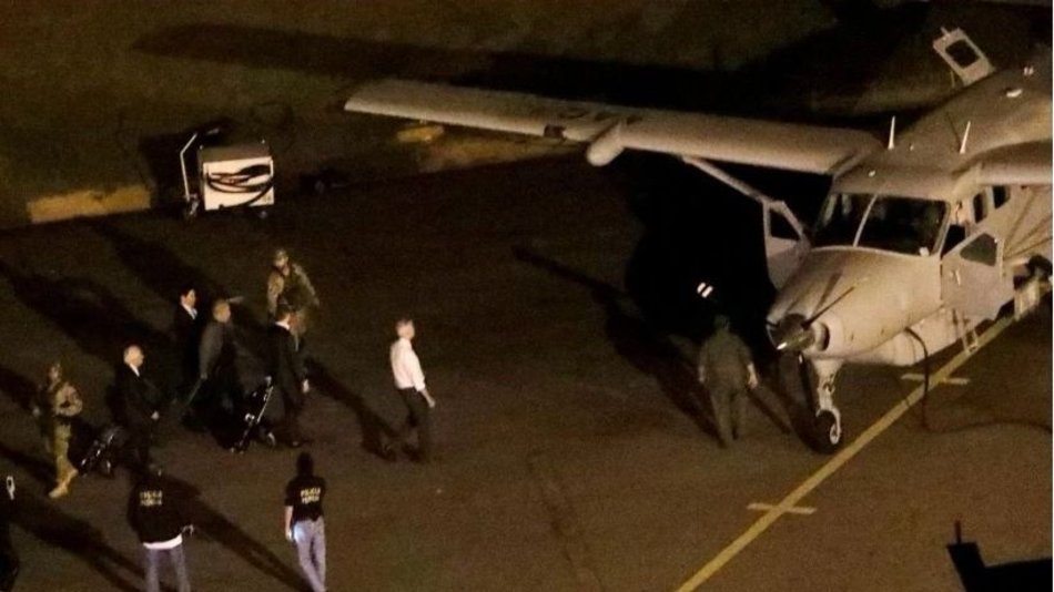 Difunden un polémico audio del avión que llevaba a Lula a Curitiba: "Tirá esa basura por la venta", se escucha decir