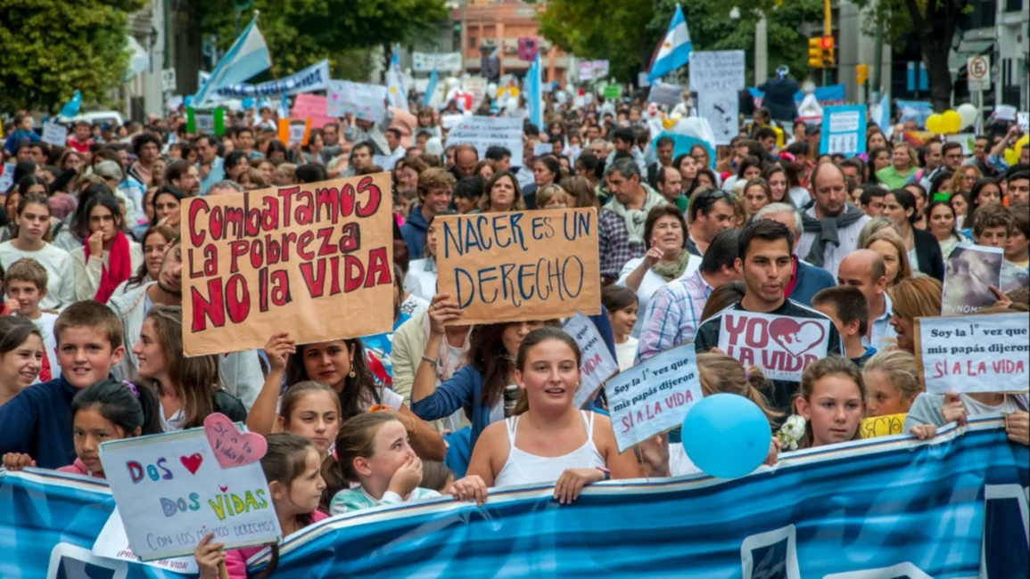 Proponen una Asignación Universal extra para que mujeres violadas no aborten