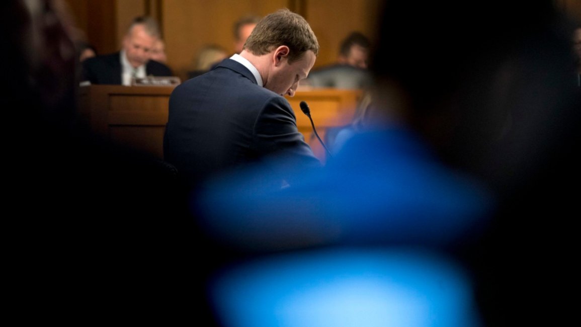 Británicos y estadounidenses demandan a Facebook y Cambridge Analytica 