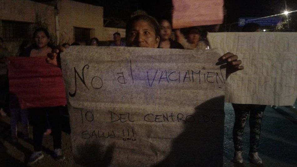 Vecinos de barrio Los Álamos cortaron la ruta 68 para protestar por el cierre del centro de salud