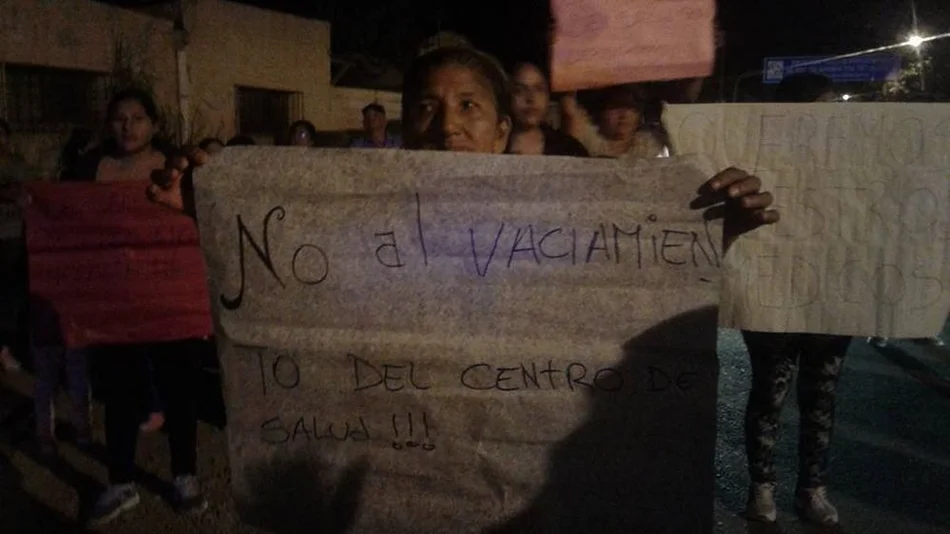 Vecinos de barrio Los Álamos cortaron la ruta 68 para protestar por el cierre del centro de salud