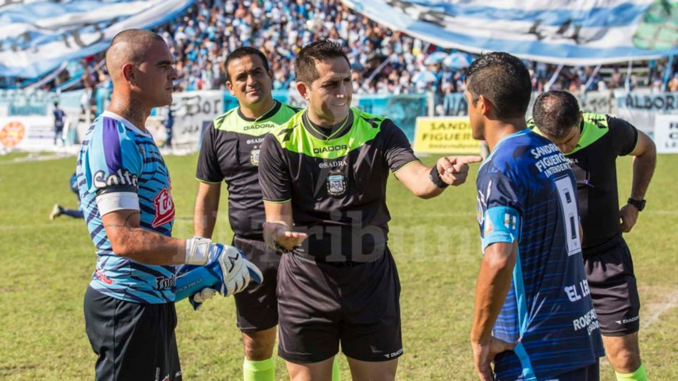 La villa aceptó jugar la final con público neutral