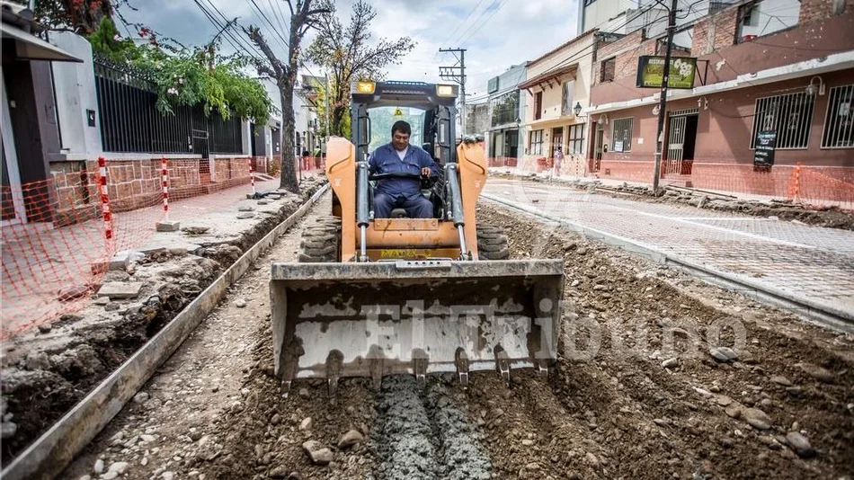 Aseguran que por las lluvias se  demoraron las obras de bacheo