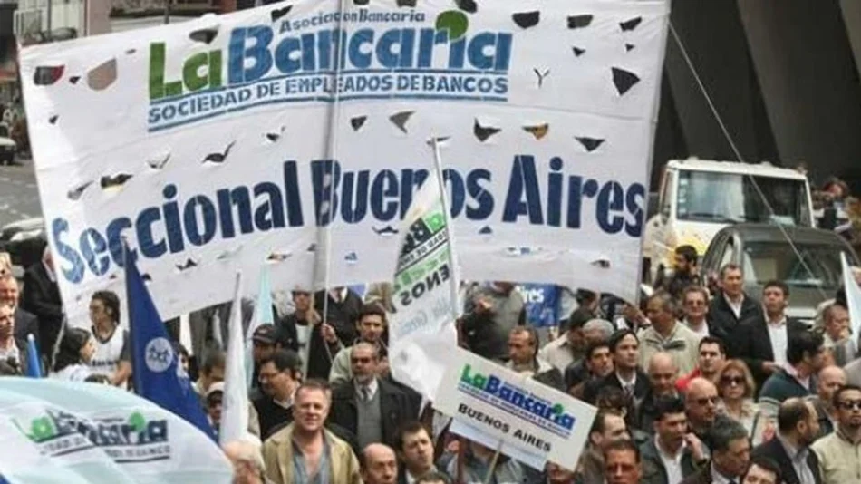 Los bancarios cerraron paritarias y cobrarán un inicial de más de 30 mil pesos