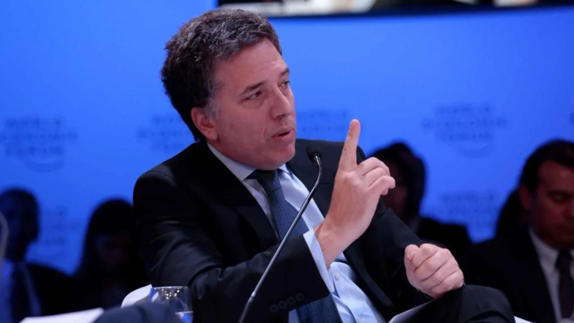 El ajuste no llegó a Dujovne: aviones privados, gastos particulares de catering y Chocoarroz
