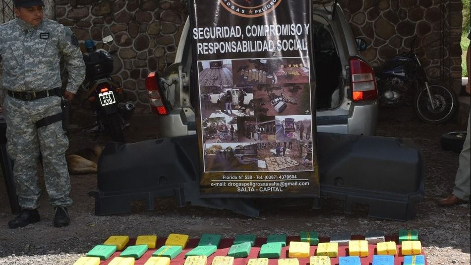 Desbaratan organización familiar narcocriminal