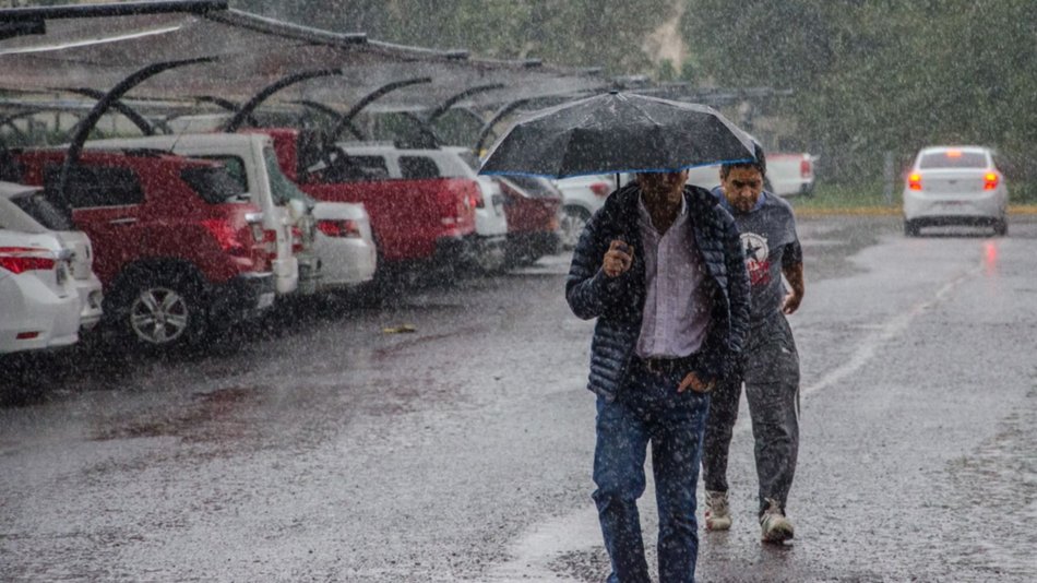 La lluvia persistió pero se espera un fin de semana soleado, según el pronóstico