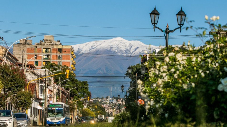 Los picos nevados de la cordillera invitan a los salteños a contemplarlos con asombro 