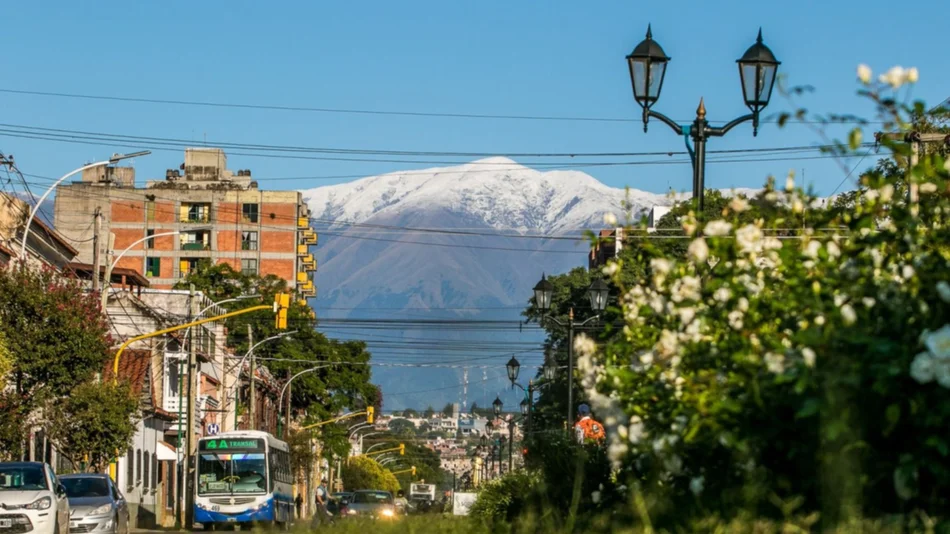 Los picos nevados de la cordillera invitan a los salteños a contemplarlos con asombro 