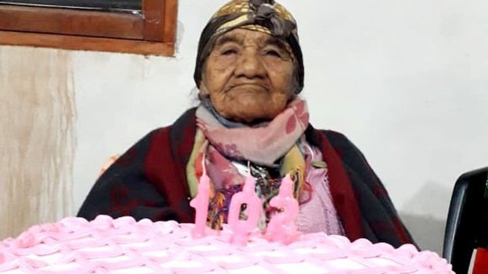 Cumplió 102 años Balvina, la pionera del Camino de los Artesanos: exponía sus ponchos en los Valles, aún antes de la II Guerra Mundial