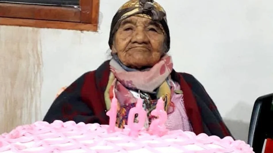 Cumplió 102 años Balvina, la pionera del Camino de los Artesanos: exponía sus ponchos en los Valles, aún antes de la II Guerra Mundial