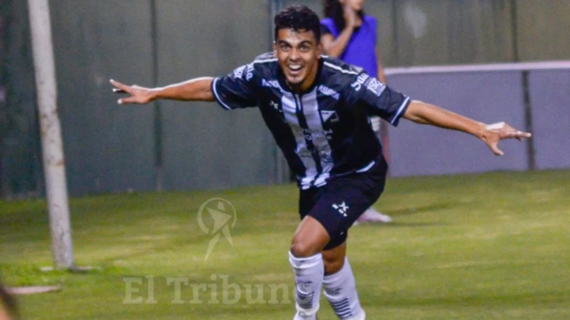 Ronaldo Martínez se fue a Paraguay