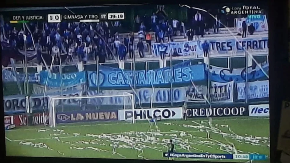 Mateo y los hinchas de Gimnasia, destacados por la TV ante Defensa