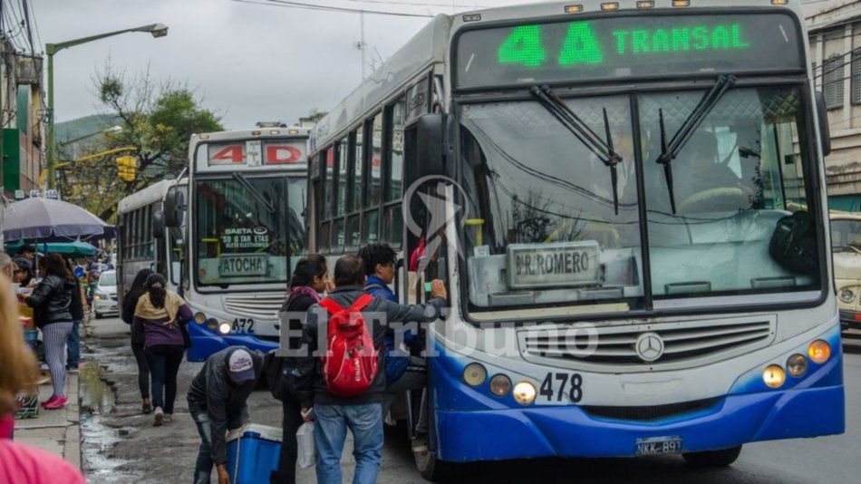 Apoyo de pasajeros y choferes a los cinturones en colectivos