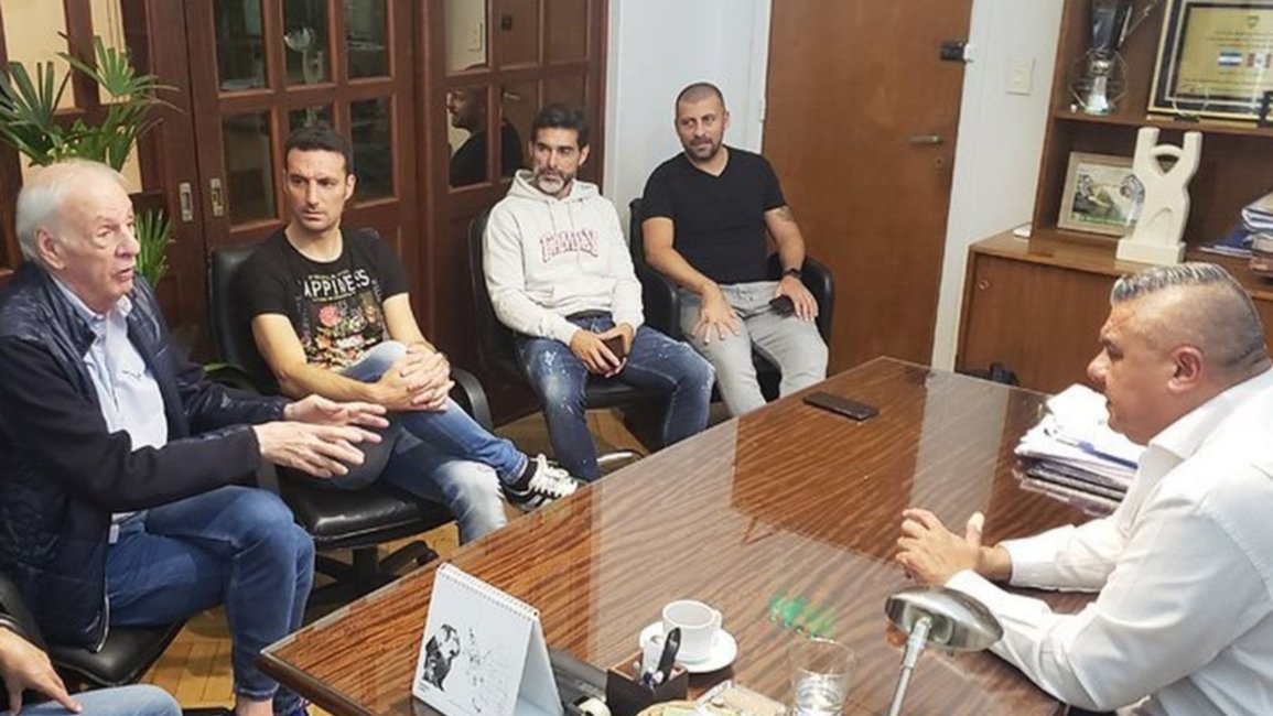 Tapia, Menotti y Scaloni, juntos
