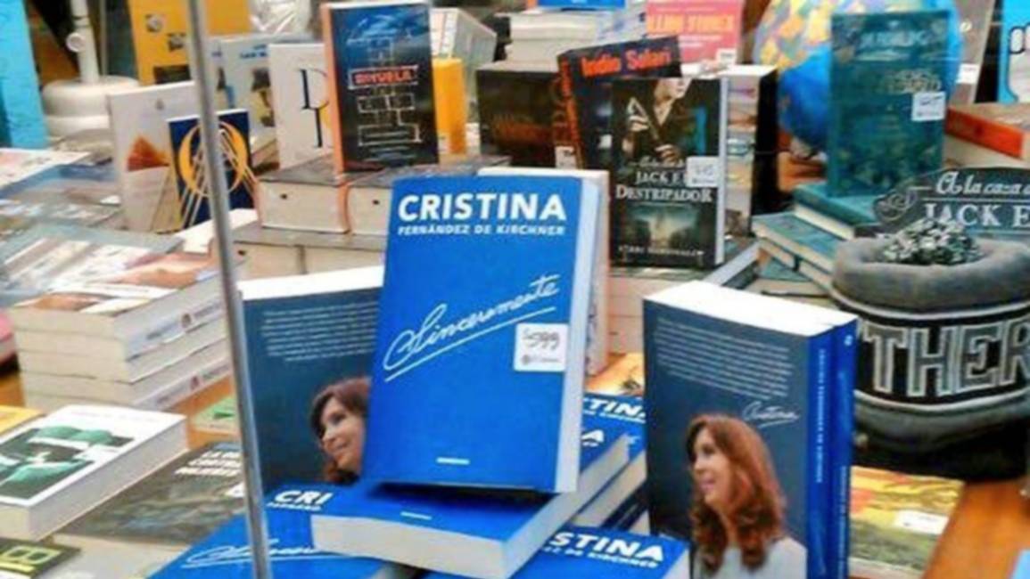 Furor por el libro de Cristina Kirchner: lo consideran el fenómeno editorial del año