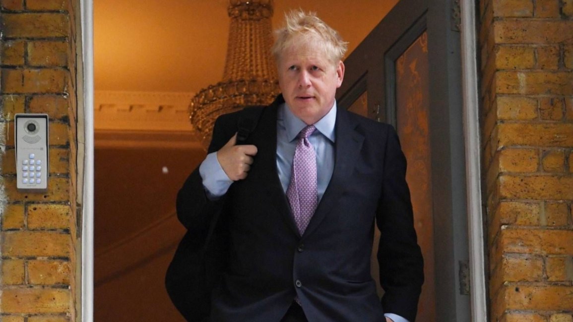 Diez días después de contraer coronavirus, hospitalizaron a Boris Johnson
