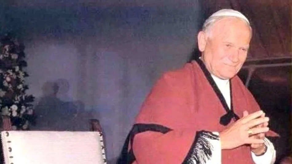 Hace 34 años, Juan Pablo II oraba ante el señor y la Virgen del Milagro, en la Catedral de Salta