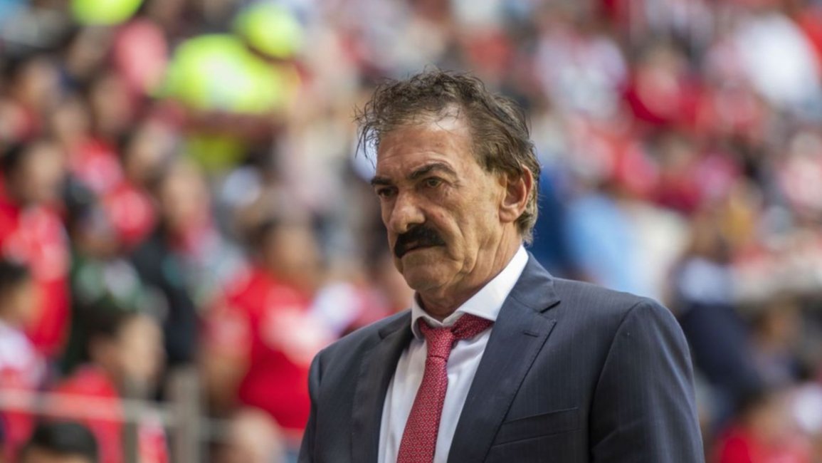 Lavolpe le dice adiós a la dirección técnica: "Ya no me llevo bien ni con los periodistas"
