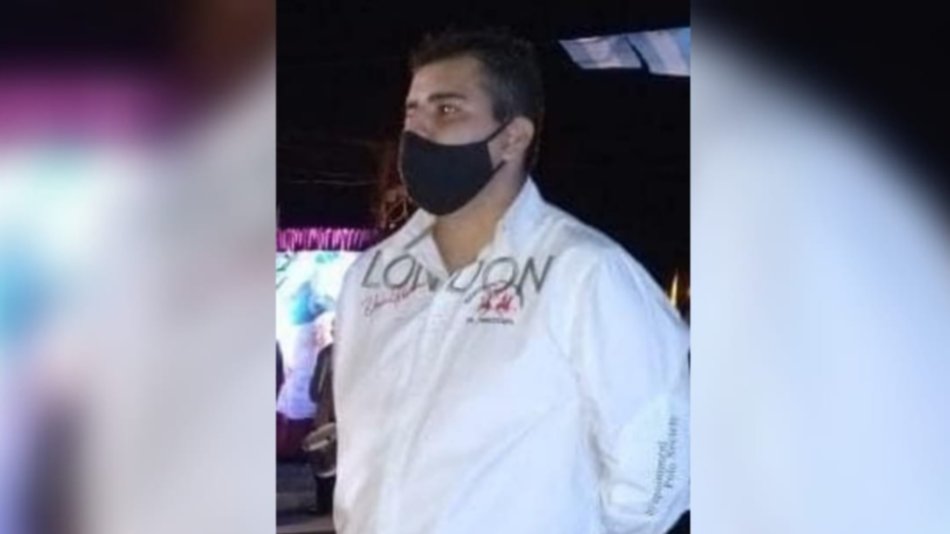 Escrachan a un concejal por usar ropa con alusiones a Inglaterra en el acto por Malvinas