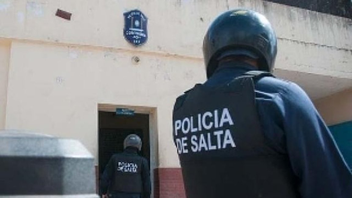 Quiénes son los tres policías detenidos por graves delitos
