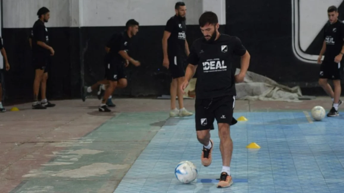 Young, la única duda de Medrán para Sarmiento