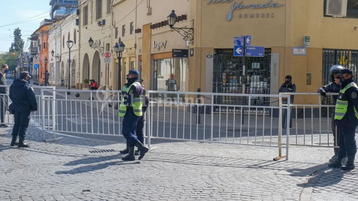 Vuelven los vallados en algunos puntos de la ciudad, pero solo en el horario de restricción de circulación