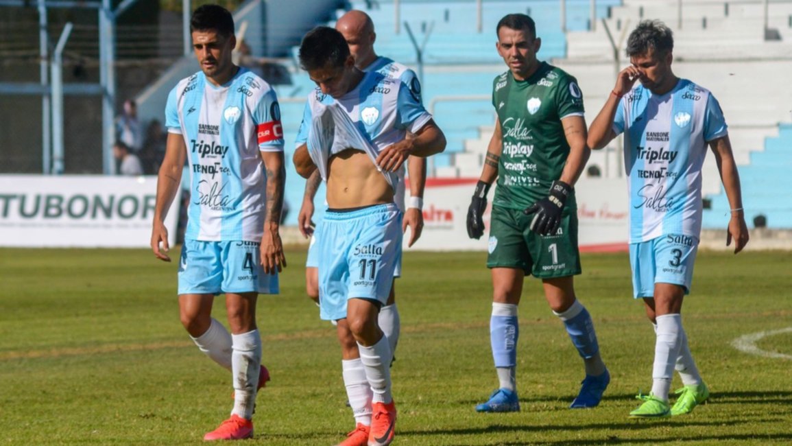 Gimnasia pagó por sus errores y su falta de ideas, y tropezó en su casa