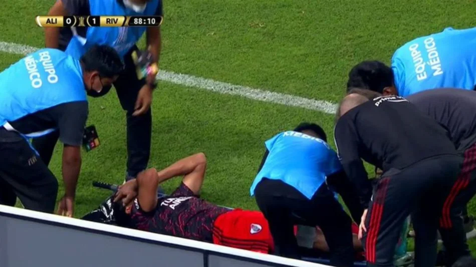 La operación a Robert Rojas salió bien, pero el futbolista experimentó un espasmo coronario