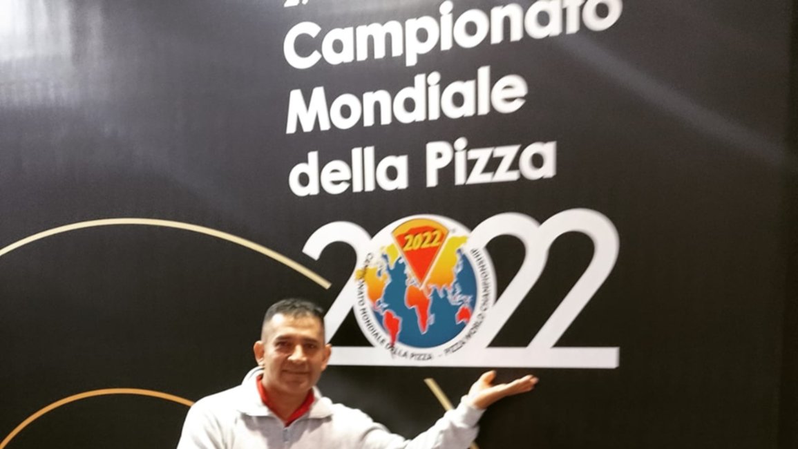 Hugo Bazán vuelve a triunfar en el Campeonato Mundial de la Pizza en Italia