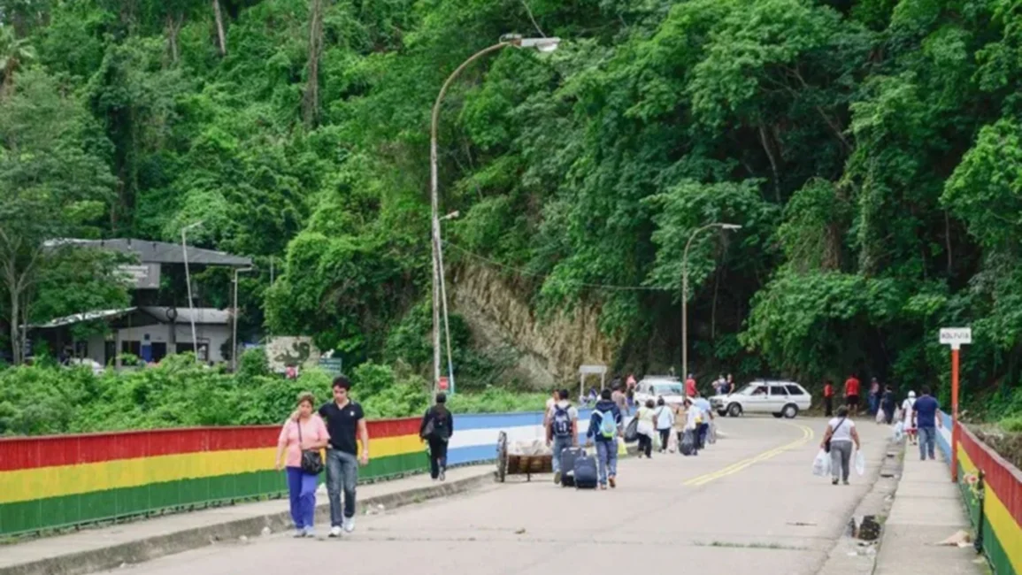 Advierten demoras en habilitación en la frontera