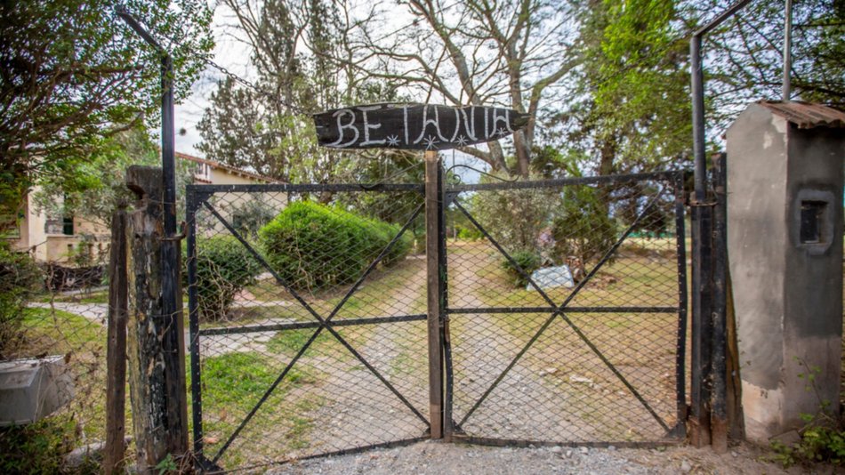 Disputa de pastores y juicio de desalojo en el cierre de la Asociación Betania