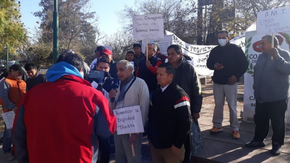 Taximetristas rechazan la nueva tarifa de la AMT
