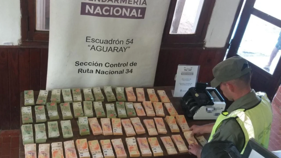 Circulaba con más de cuatro millones de pesos sin aval legal
