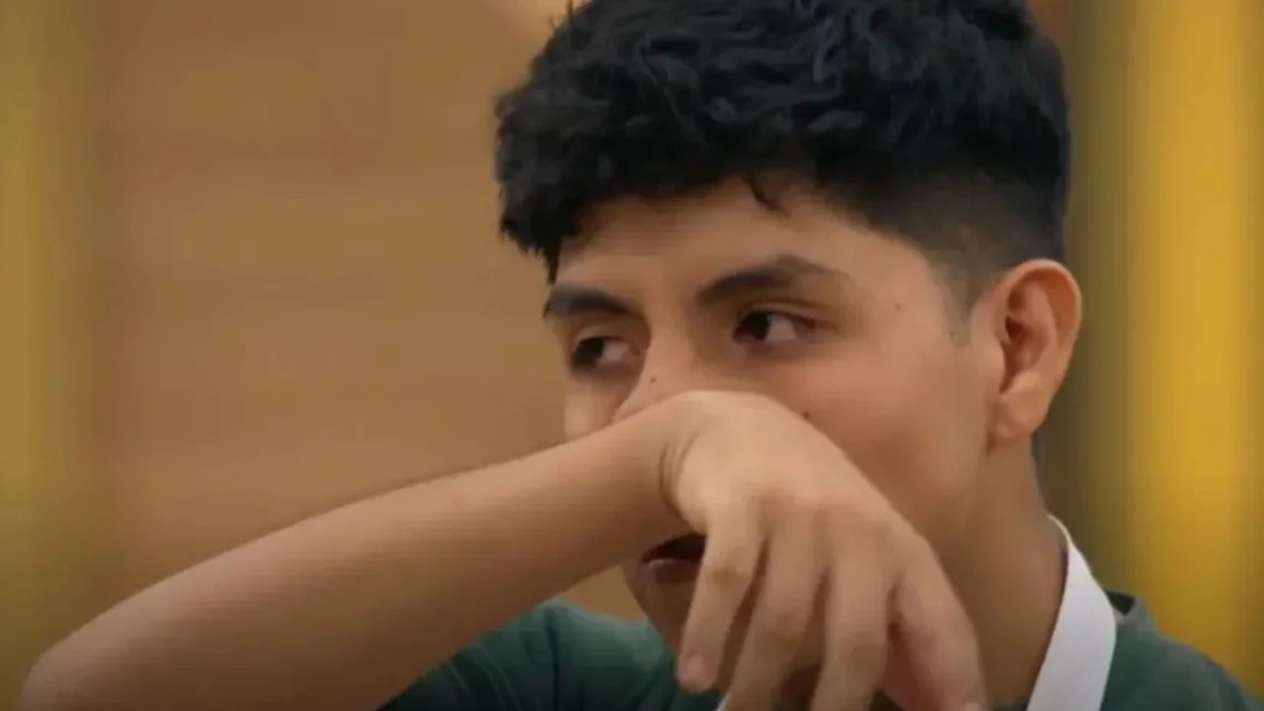Antonio no se contuvo al ver un video de su familia y emocionó a todos en MasterChef