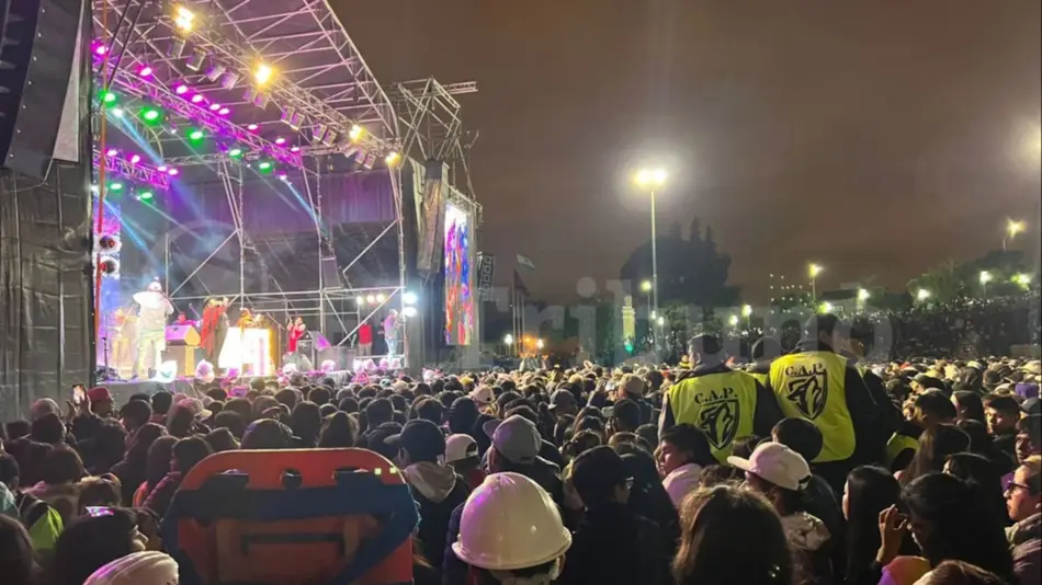 VIDEO. La ciudad cumple 441 años y una multitud disfruta del festival en plaza España