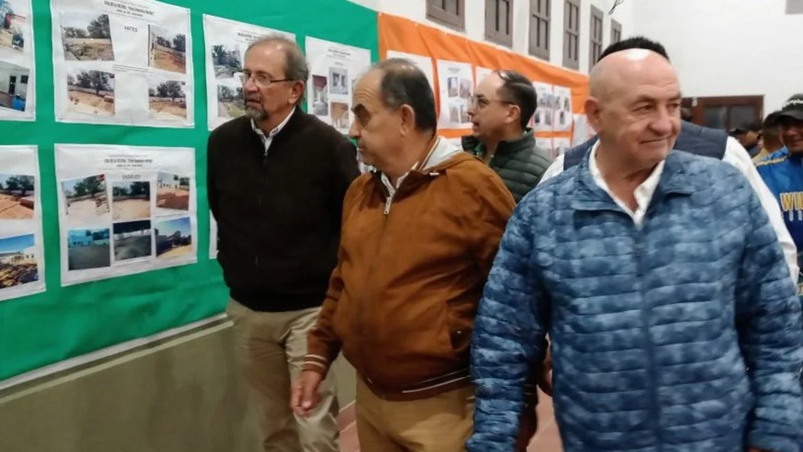 Montaron una muestra fotográfica en la flamante Casa de la Cultura