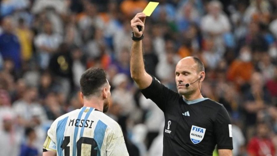 La Liga de España le sacó "tarjeta roja" al árbitro Mateu Lahoz