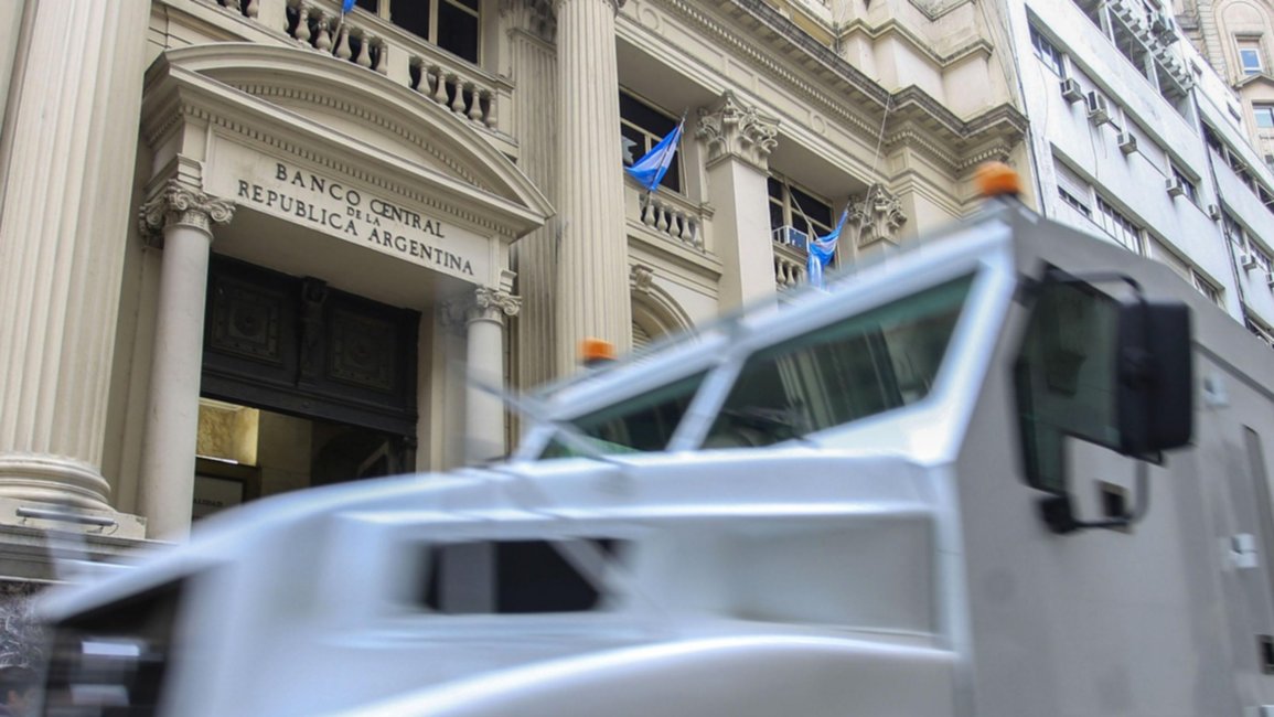 El BCRA subió la tasa de interés al 91%, para frenar la escalada del dólar