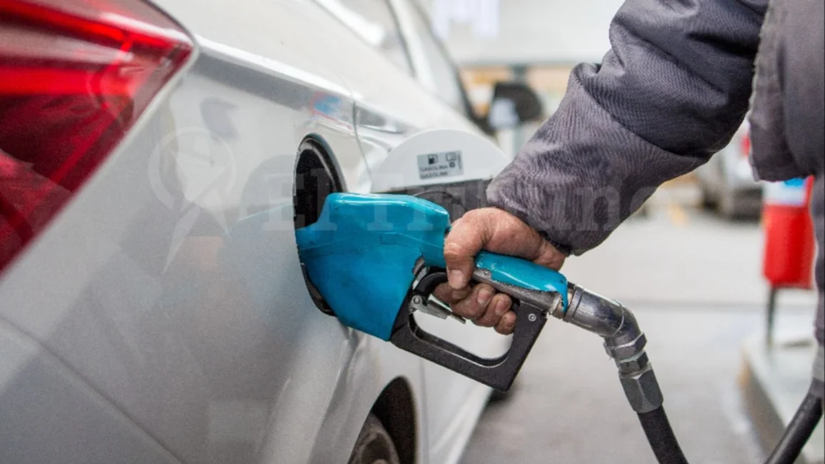 Aumentó el combustible: llenar un tanque con nafta súper cuesta la cuarta parte de un salario mínimo
