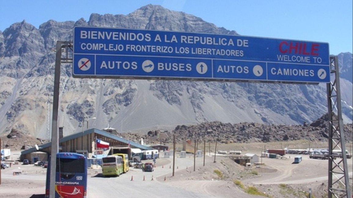    Miles de argentinos regresan de Chile y hay demoras en la frontera