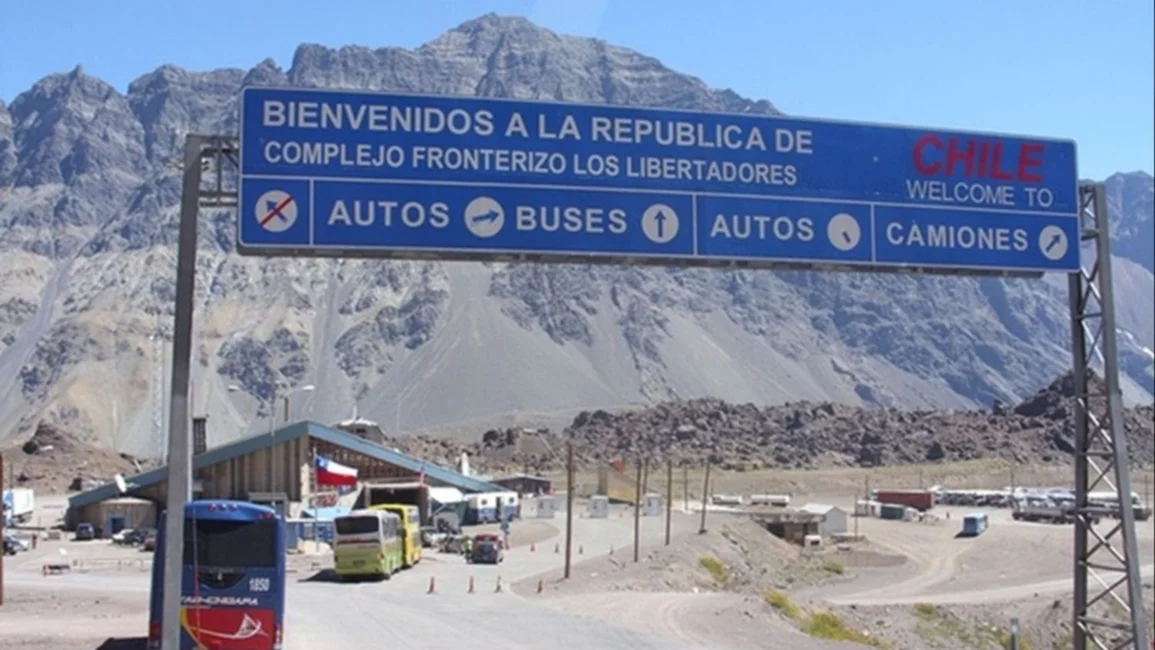    Miles de argentinos regresan de Chile y hay demoras en la frontera
