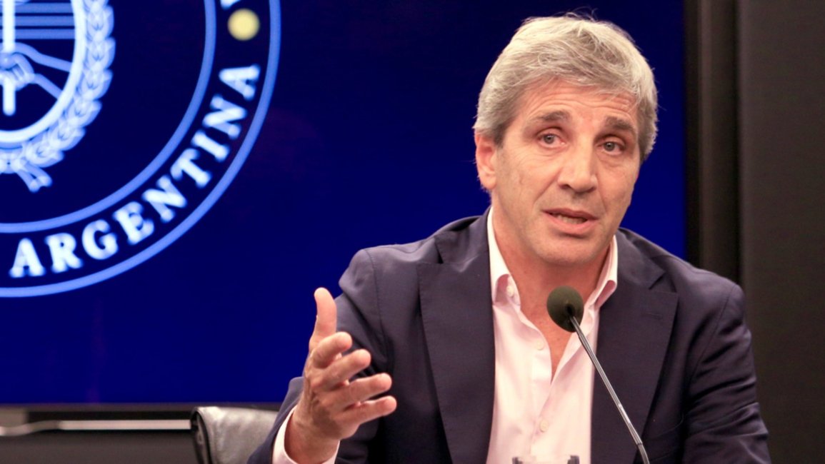  Caputo dijo que la inflación de marzo ronda el 10%